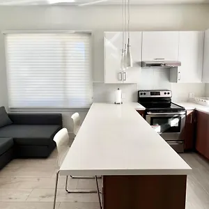 villa-brand-new-modern-laneway-house.richmond-hotels.com/